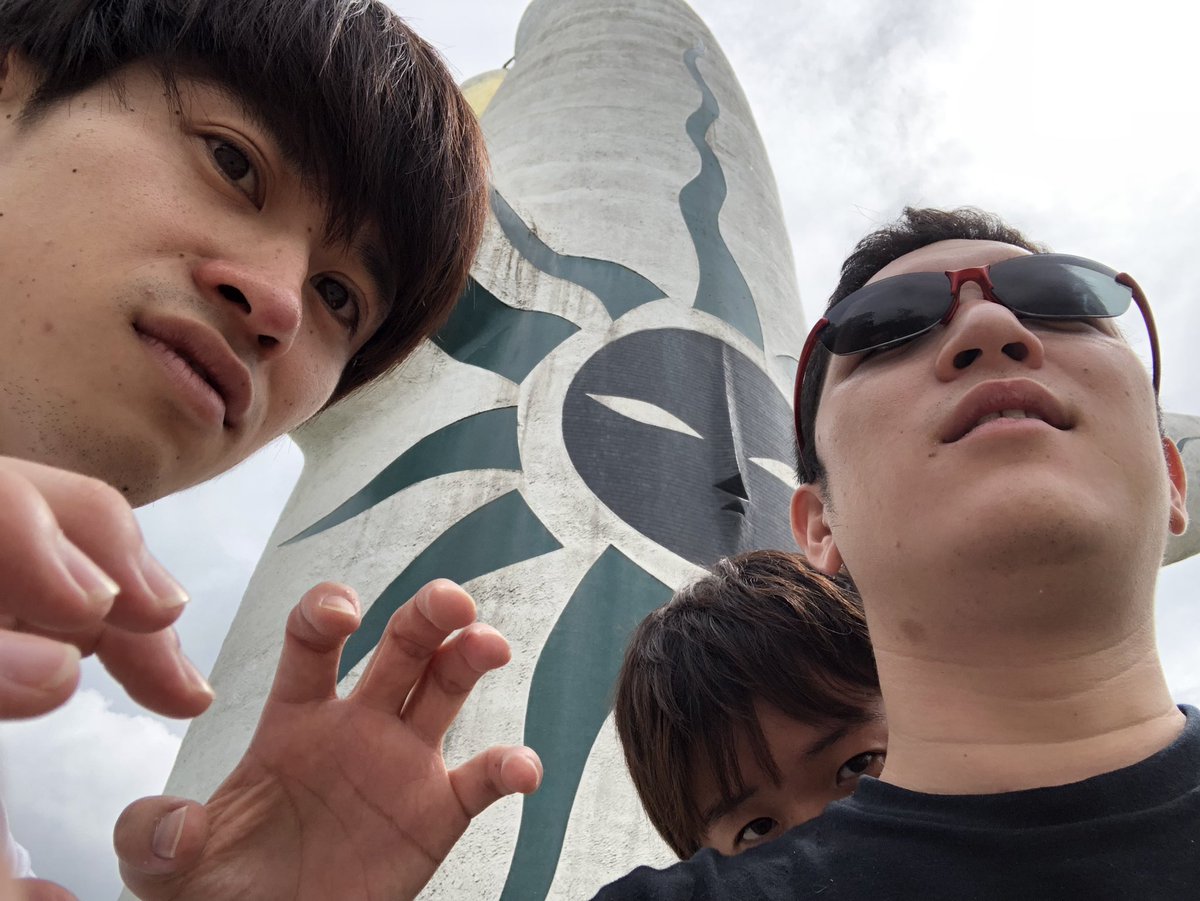 coco_hikari's tweet photo. えりちゃんとのノープラン土日旅。
人生初の砂丘にはしゃいで転げ回り、これまた人生初の太陽の塔を見てその圧倒感に動揺しました。
そして、大阪で最高の夜を演出してくれたよっしーさんにマジ感謝。 https://t.co/bUzSZ9VFZV