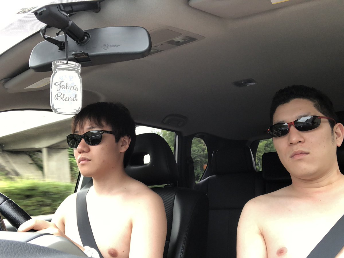 coco_hikari's tweet photo. えりちゃんとのノープラン土日旅。
人生初の砂丘にはしゃいで転げ回り、これまた人生初の太陽の塔を見てその圧倒感に動揺しました。
そして、大阪で最高の夜を演出してくれたよっしーさんにマジ感謝。 https://t.co/bUzSZ9VFZV