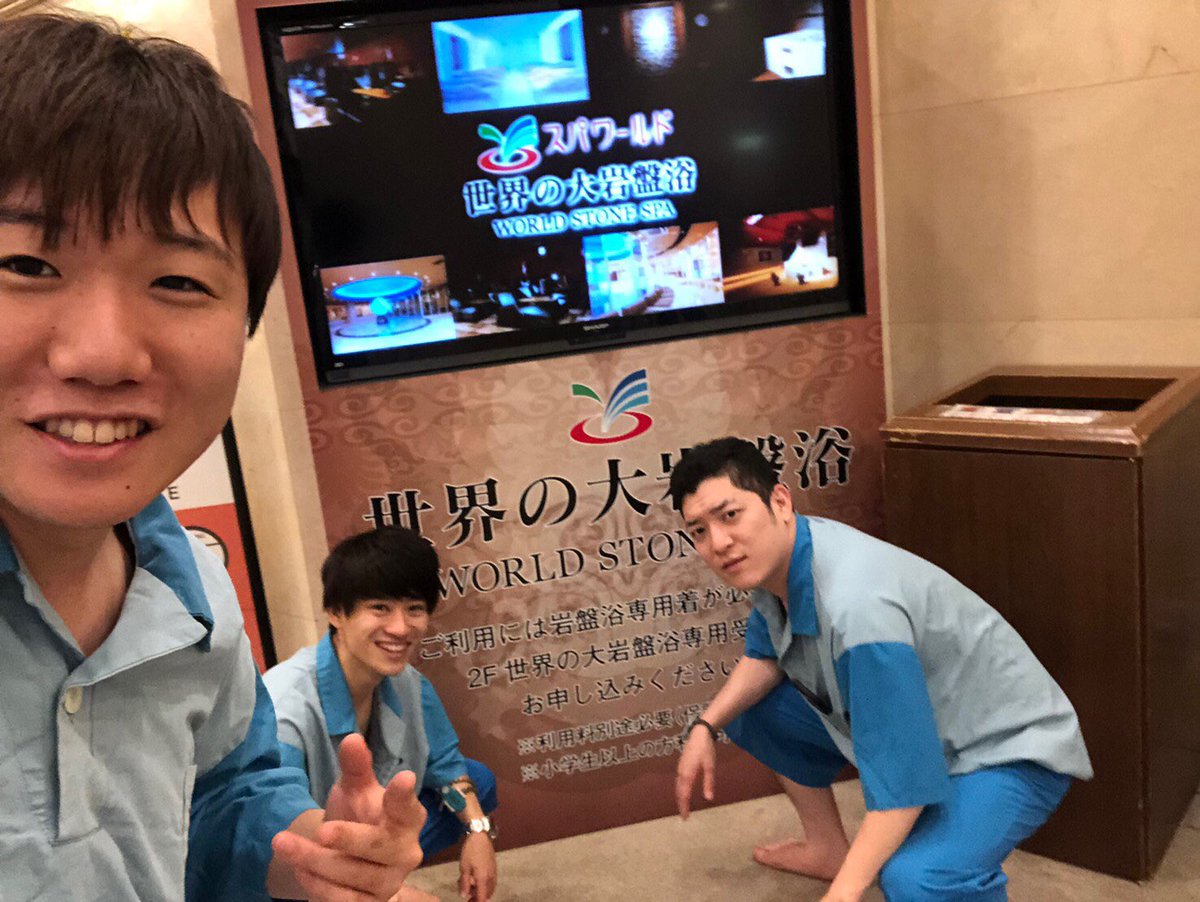 coco_hikari's tweet photo. えりちゃんとのノープラン土日旅。
人生初の砂丘にはしゃいで転げ回り、これまた人生初の太陽の塔を見てその圧倒感に動揺しました。
そして、大阪で最高の夜を演出してくれたよっしーさんにマジ感謝。 https://t.co/bUzSZ9VFZV