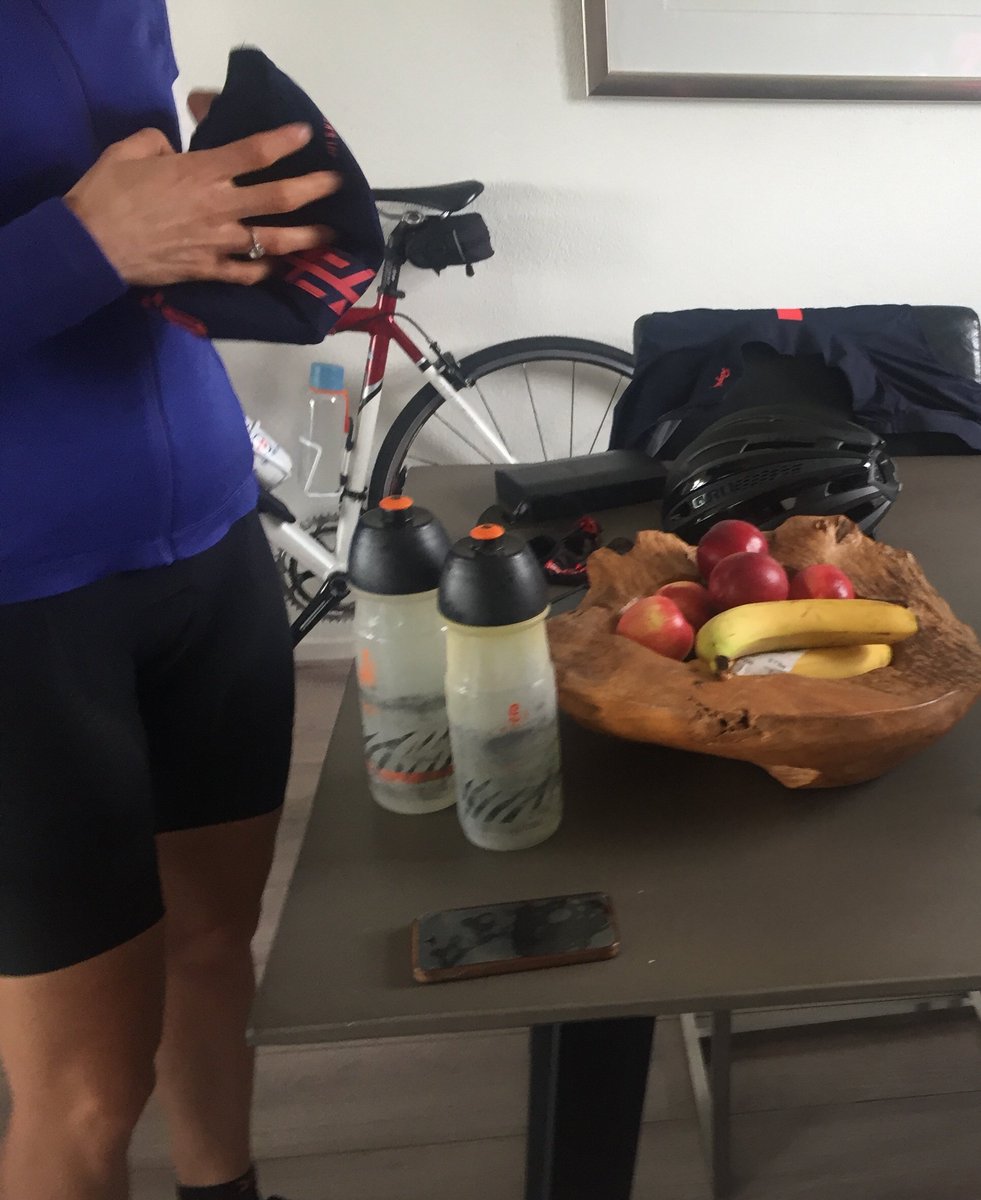 Voorbereiding in en om het huis #fietsenwinkel van onze kinderen die meefietsen met de <a href="/Kersentocht/">Gejo Kersentocht</a> #logeerkamersvol