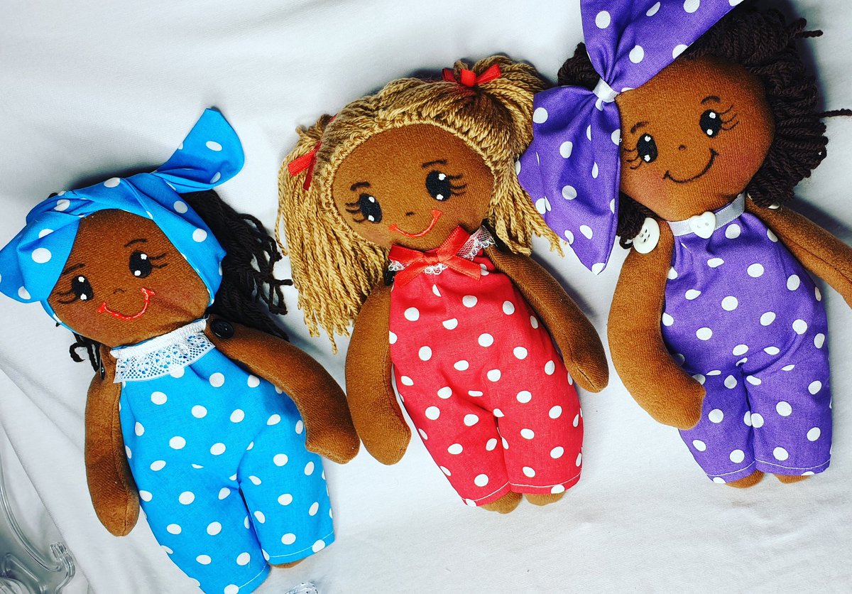 helenasworkshop's tweet photo. #helenasworkshop everything #handmade made with #love 
#NewhamShow #newham #london #fabric #fabricdolls https://t.co/RSHthCLsPE