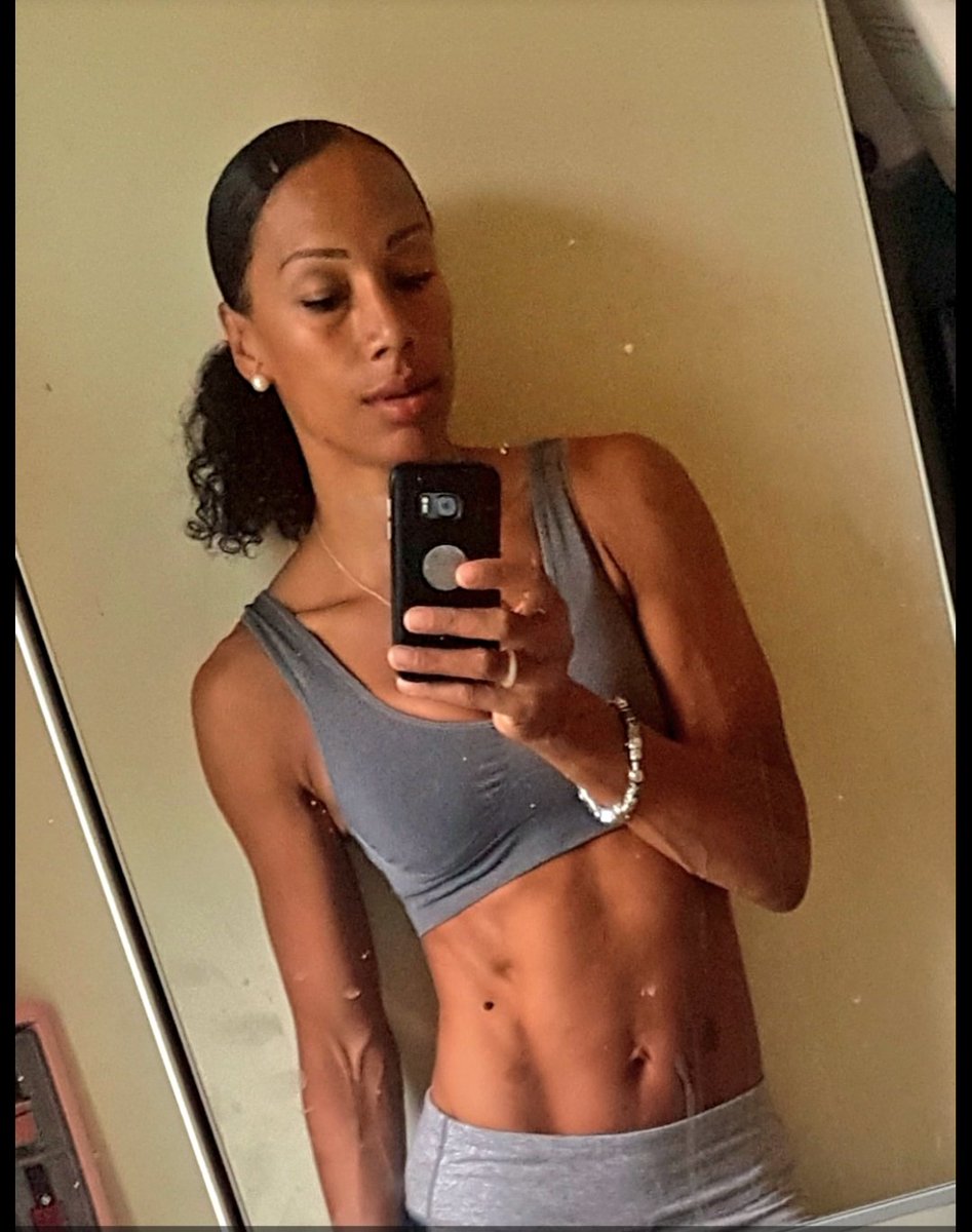 JadeLJohnson7's tweet photo. Gym sesh done, dusted, & now I'm defintely ready for a shower! That was a sweaty workout...it's super muggy out there today! 💪🏽🔥💧⚡#london #humid #workoutweather #gymsesh #donedusted #sundaymotivation https://t.co/tt06rjpjtr