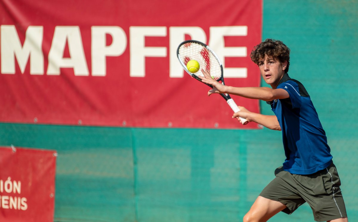 RFETenis's tweet photo. 🏆🇪🇸🎾 Jordi Doménech conquista el Campeonato de España #MAPFREtenis Infantil "Memorial Manuel Alonso" en el @SportclubAlican, superando a Markus Giersiepen 61 26 63  
 
#ConEllos https://t.co/1Q5bzRZ0dE