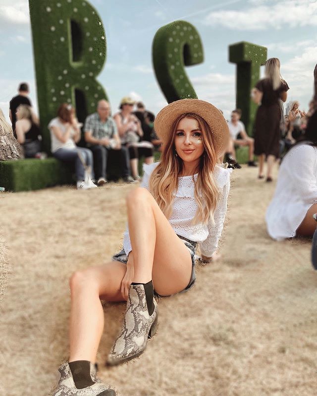 Emily in her purest state – sitting in a field, soaked in sunshine, covered in glitter. I had the most beautiful day with @alloutbeautyuk at @bsthydepark yesterday. The National played all the hits and left me with tears in my eyes and goosebumps on my s… ift.tt/2NSPr3X