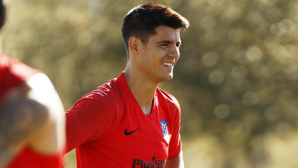 BandaNeptuno's tweet photo. 🚨 HABLA Morata!!
🎙️ ''Venir al Atléti es lo mejor que me ha podido pasar''
🎙️ ''Ganar con el Atléti se disfruta de otra manera''
🎙️ ''Se han ido muchas leyendas, ahora nos toca dar un paso adelante''
🎙️ ''Joao tiene unas cualidades alucinantes y posee una gran personalidad. https://t.co/jRUzF0kdKb