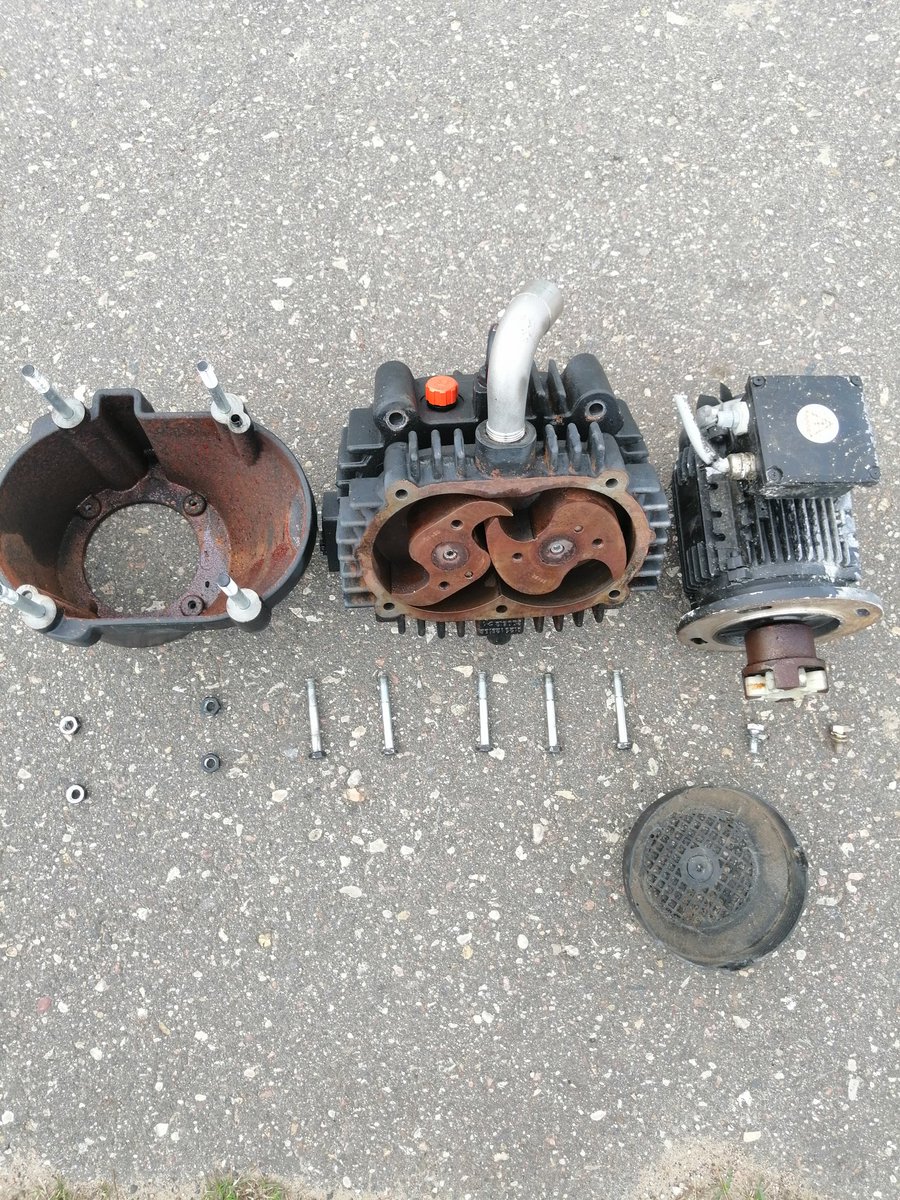 lelytips's tweet image. All you need to know about lely robot vacuum pump. #lelytips #milkingrobot #lelyrobot