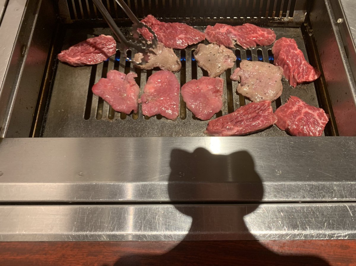 スマホケースのせいで キティさんの屈強なディナーの様子 を写したみたいな写真になってしまった 焼きたての焼肉はいかが Togetter スマホケースのせいで キティさんの屈強なディナーの様子 を写したみたいな写真になってしまった 焼きたての焼肉はいかが Togetter
