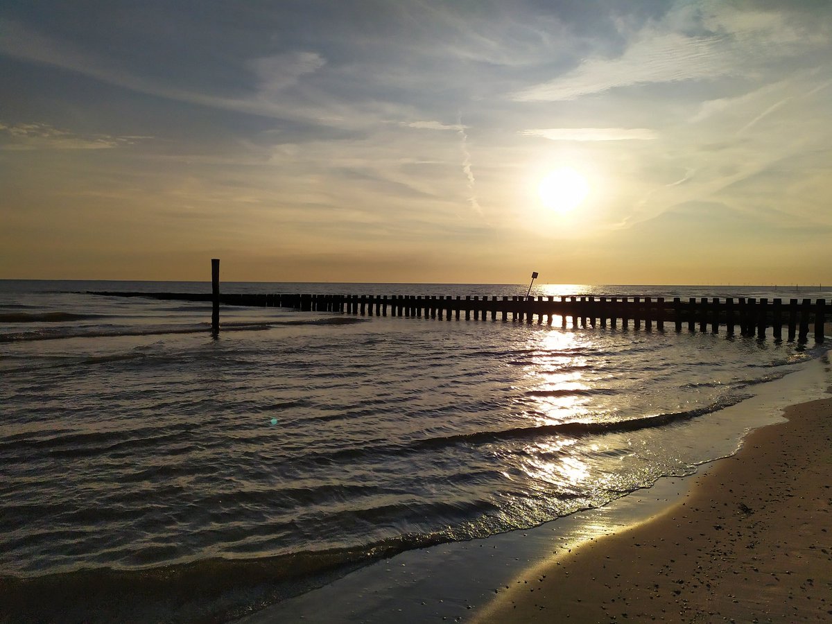 Wangerooge's tweet photo. Sonntag ist Strandtag! Wer kommt mit auf einen Spaziergang ans Meer? #inselliebe #nordseeurlaub #strandzeit #zeitammeer https://t.co/1m7Ysn7e1z https://t.co/ofng6pIlwo