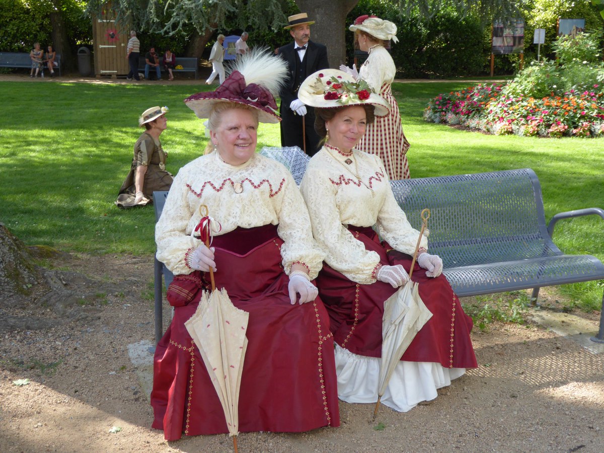 LaChassagne_Fra's tweet photo. Te Doen:

14 juli! Feest in heel Frankrijk. Zo ook b.v. in Néris-les-Bains, op zo'n 15 minuten van de camping (met de auto).

#14juillet #feest #belleepoque #natuurcamping #tedoen  #CampingLaChassagne #Ronnet #vakantieactiviteiten #steampunk #auvergnetourisme #nerislesbains https://t.co/SV3dGHlYq0