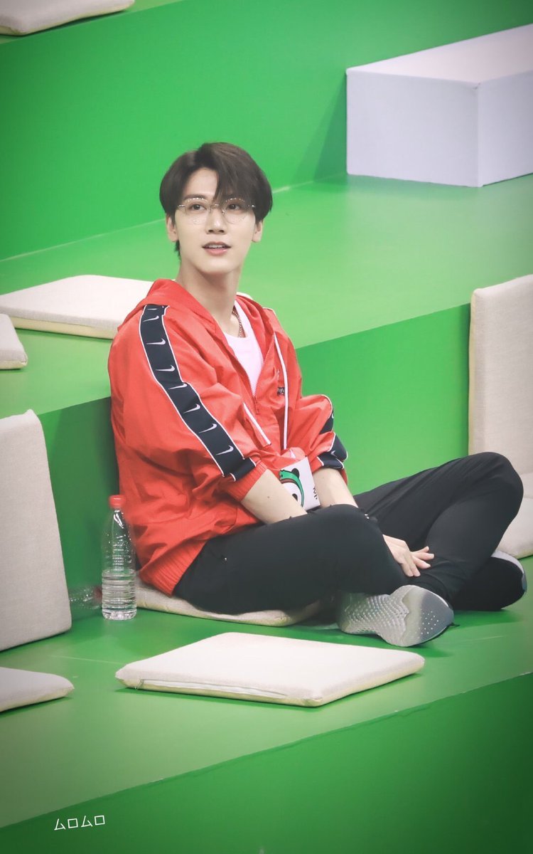 imapeachboy's tweet photo. ‘ขาว’
‘ขาวเหี้ยอะไร นั่นมันสีแดง — เออ ขาวจริงว่ะ’ https://t.co/Kmt5rFJYVs