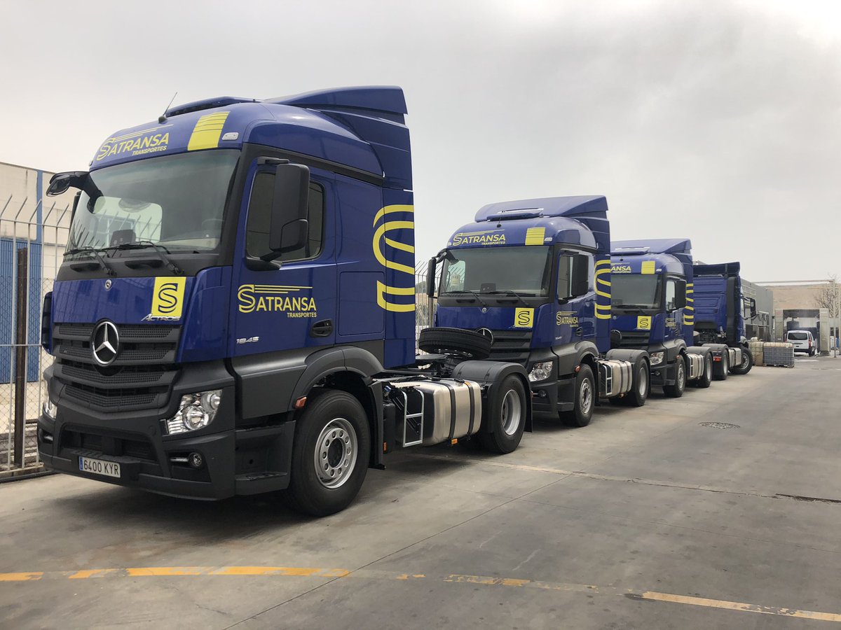 satransa's tweet photo. Seguimos sumando, seguimos actualizando nuestra flota #satransa #azulsatransa #MercedesBenz #ATCBA #PuertoDeAlgeciras #PuertoDeAlgeciras https://t.co/hKeEw71jMu
