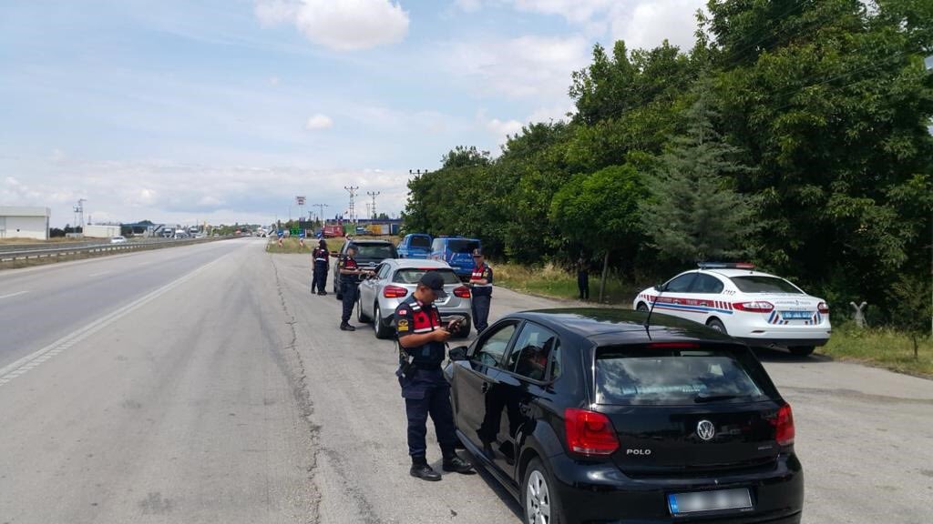 Türkiye genelinde, 13 Temmuz’da müşterek yapılan “Huzur ve Güven Uygulaması” sonucu bölgemizde; çeşitli suçlardan aranan 673 şahıs yakalanmış, 3’ü çocuk, 7 kayıp şahıs bulunmuş olup uygulama başarıyla tamamlanmıştır.
