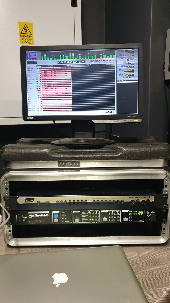 AlliAlien's tweet photo. #YAMAHA #KRK #Earthworks Today we capture 3 concerts for TV and DVD. Trusty old steed #Radar24. #JannieDuToit #Atterbury https://t.co/Qmke0bJyy9