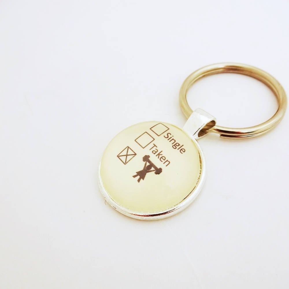martisanne's tweet image. Single taken keyring, single girl,vfunny keychain,bweightlifting charm, gym bag tag, CrossFit gift, barbell key fob, gift for her tuppu.net/83542903 #TMTinsta #EtsyTeamUnity #FunnyKeychain