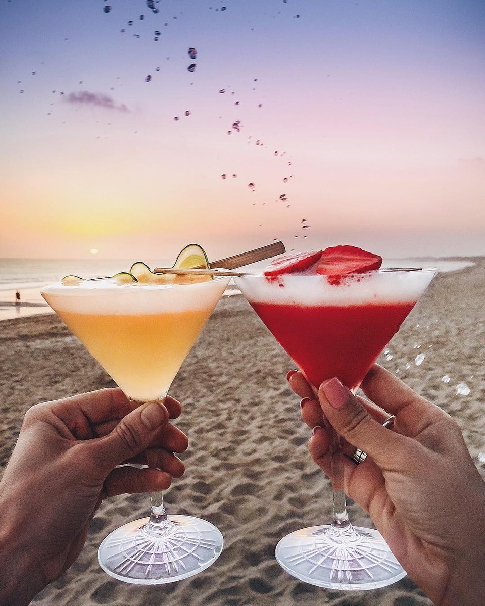 GoEat_Me's tweet photo. Sitting on the beach -> Seeing the sunset -> Chilling a cocktail glass 🍸 🍹 ⛅️
.
.
Photo by: @balidestinations
#GoEat #GoEatMe #cocktail #chilling #sunset #beach #CulinaryDiscovering #TasteOfTheWorld #Delicious #FoodPorn #foodphotography #food #travelphotography #foodgasm https://t.co/EaMMzhBzjJ