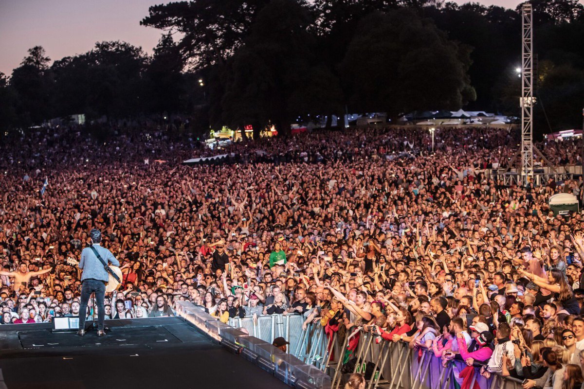 stereophonics's tweet photo. Swansea last night - WOW 😮  What an incredible night 🏴󠁧󠁢󠁷󠁬󠁳󠁿Thank you 🙏 📸 @hapevv https://t.co/x3MnTLfOac
