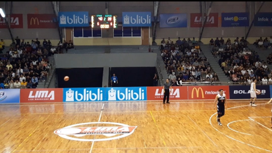 [Semi Final] LIMA Basketball: Blibli.com West Java Conference Season 7 
ITHB VS UNPAR
End of Q2: 40-39
<a href="/McDonalds_ID/">McDonald's Indonesia</a> <a href="/tiket/">tiket.com</a> <a href="/bliblidotcom/">Blibli</a> <a href="/kaskus/">KASKUS</a> <a href="/Bolalob/">Bolalob.com</a> <a href="/primawaterID/">Air Mineral Prim-a</a> <a href="/infokost/">Infokost</a>
#LIMABasketball #LigaMahasiswa #AwalMasaDepan #lookingforwardtoit