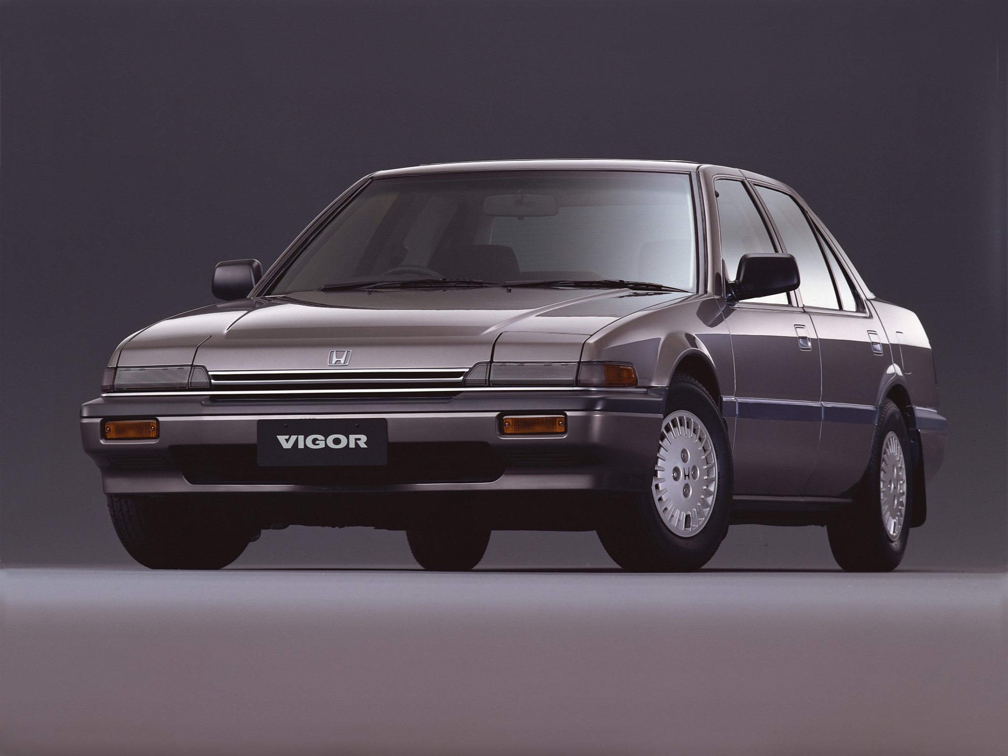 Honda History 歴代ホンダ車 1980年代 ビガー セダン 2 0si 85 1985年6月 ホンダ独自の数々の新技術を導入し フルモデルチェンジ 2代目 ビガー 誕生 2 0lグレード Si 水冷直列4気筒dohcエンジン 排気量1 958cc 最高出力160ps 6 300rpm Honda History 歴代ホンダ車 1980年代 ビガー セダン 2 0si 85 1985年6月 ホンダ独自の数々の新技術を導入し フルモデルチェンジ 2代目 ビガー 誕生 2 0lグレード Si 水冷直列4気筒dohcエンジン 排気量1 958cc 最高出力160ps 6 300rpm