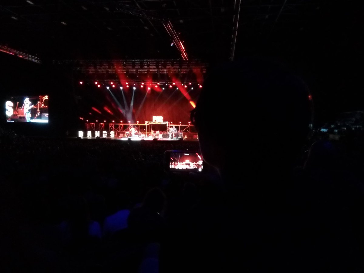 doelie's tweet photo. "Don't cry this is not how the story ends. It ends on the highway to the sun." #BandsForBricks https://t.co/XicmVBUqog