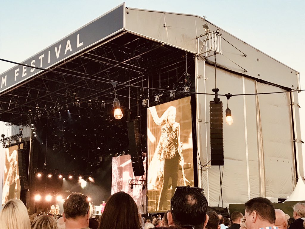 carowhititv's tweet image. In Rod we trust !! @LythamFestival #LF10 @rodstewart @CuffeandTaylor @Rhodes_Media what a true star 🌟 and incredible event xx 👍