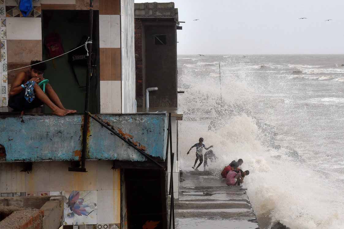 THMumbai's tweet image. #WeekInFocus Photo by @prashantnakwe  July 7 July 7: Children from the Geeta Nagar slums, in Colaba play during high tide oblivious to the dangers of drowning. A 12-year-old boy &amp;amp; his rescuer were swept away by the tide at Marine Drive last week.