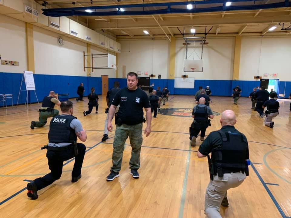 CommandoDefense's tweet image. COMMANDO DEFENSE ACADEMY SWISS 
POLICE COMBAT SYSTES-LOCKUP 
Swat / Police Instructor Uliks Gjonaj -Intensiv Training with Swat, Sheriffs and State Police in Connecticut- USA 🇺🇸. 
commando-ch.com