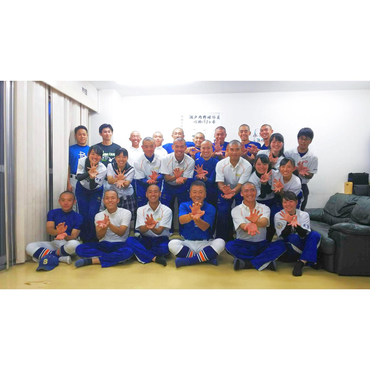 1793syula's tweet photo. ＿＿

泣いて笑って喜怒哀楽が激しかった濃い2年半．

高校野球本当にありがとう．誰も体験してないような貴重な二年半．

皆に"このマネ知り合い""友達"って自慢に出来るようなマネさんになれたかな？

本当にありがとう．

昨日で引退．野球部マネージャーに終止符です🤝

＿＿ https://t.co/dxoLabvuZg