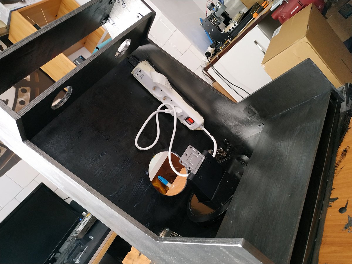 alberto_orco's tweet image. Pues otro domingo con @orkipastafari metiéndole mano al proyecto #ultron 😅 😅 😅

#modding #casecon #arcade