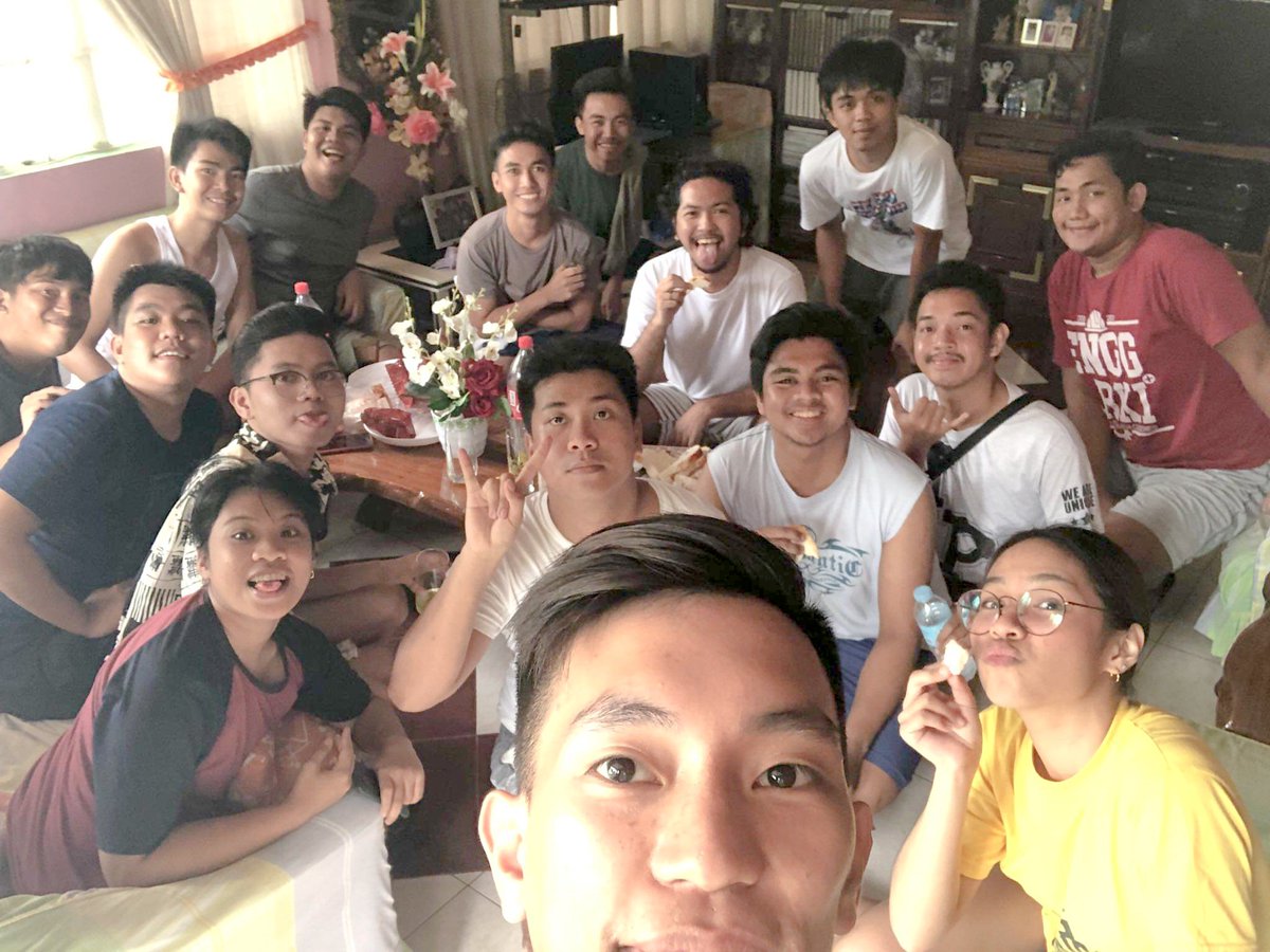 SaberDLA's tweet photo. Flex ko lang sila sa pagiging best sa gastusan hahaha joke. Sa pagiging best pipszx. Thank you! 🖤 https://t.co/GfqrTx6Fdu