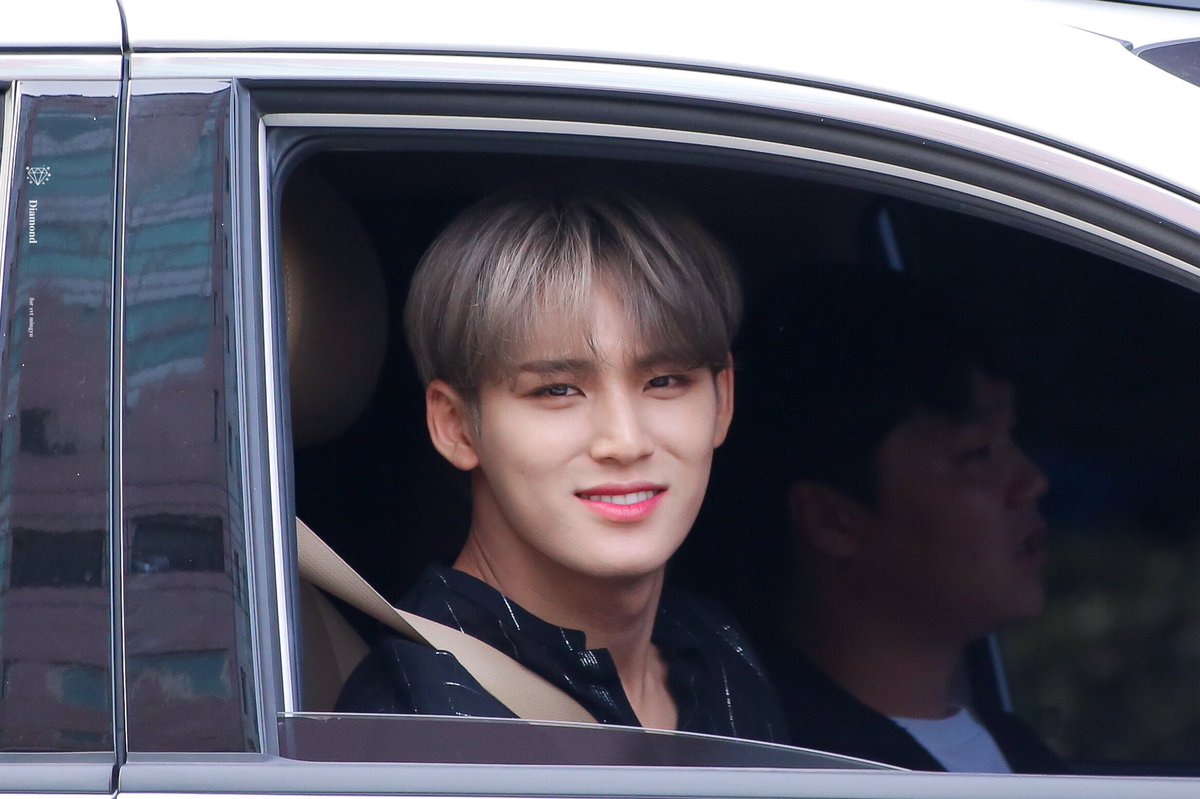 DIAMOND_FOR_MG's tweet photo. 190714 민규 인기가요 퇴근 HQ♡

내 진심이 좋아해 널 꽤 아주 많이♥

 #MGMAVOTE #SEVENTEEN #세븐틴 #민규 #MINGYU #ミンギュ @pledis_17 https://t.co/29d2WTn4jw