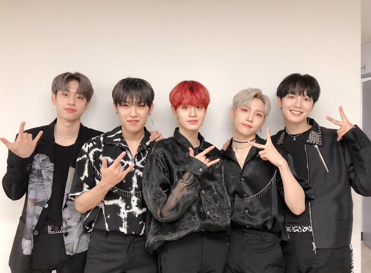 AB6IX's tweet photo. 역시 AB6IX의 자부심은 이틀을 가득 가득 채워준 ABNEW🤛 앞으로도 우리만의 HOLLYWOOD에서 기다릴게요😭

#AB6IX #ABNEW #에이비식스 #에비뉴 #임영민 #전웅 #김동현 #박우진 #이대휘 #브랜뉴뮤직 #BRANDNEWMUSIC https://t.co/BDEWa7NboU