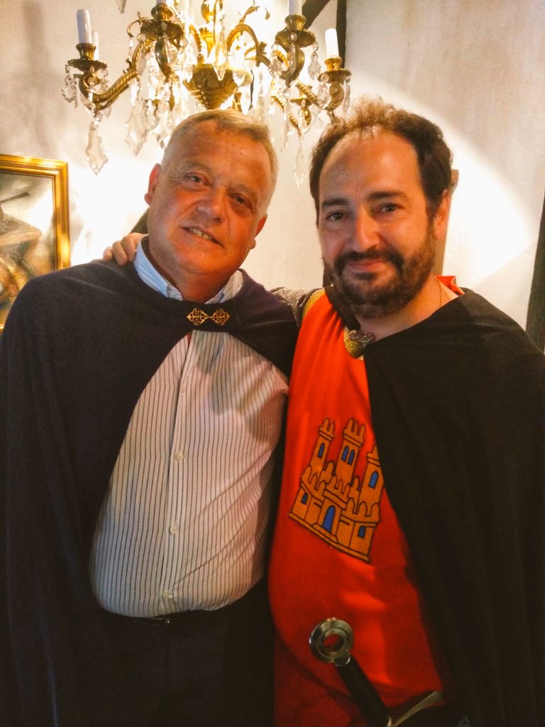 LorenzoRguez's tweet photo. Ha sido un honor entregar la 🍒 31° Cereza  de Oro 🏆 a mi buen amigo @gerardodemateo, un gran comunicador y divulgador de los tesoros y encantos de nuestra provincia, #Burgos

Enhorabuena! https://t.co/1ymqIFdG87