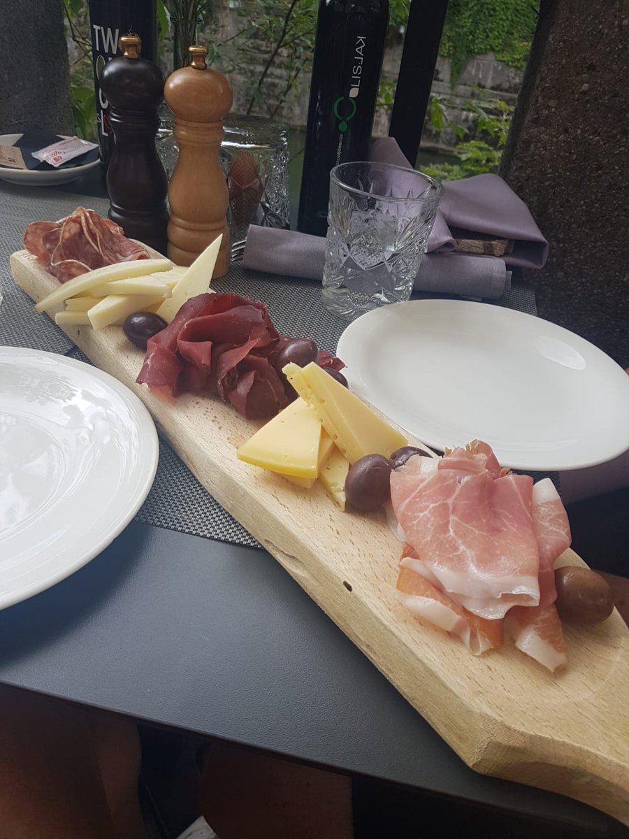 barzyboy's tweet photo. Restaurant in Slovenia getting into the CWC spirit by serving a meat and cheese platter on a cricket bat #bbccricket https://t.co/T4Z6OUhmCt