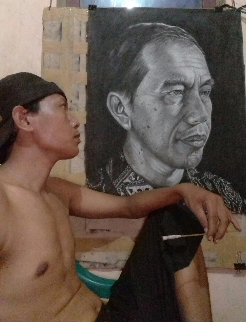 Ingin rasanya saya bisa memberikan lukisan saya ini langsung kepada beliau dan bisa bertemu langsung dengan beliau, sebagai rasa bangga saya terhadap beliau, meski hanya lukisan sederhana, tapi sangat berarti buat saya
#jokowipresidenku  #Jokowi  #presiden