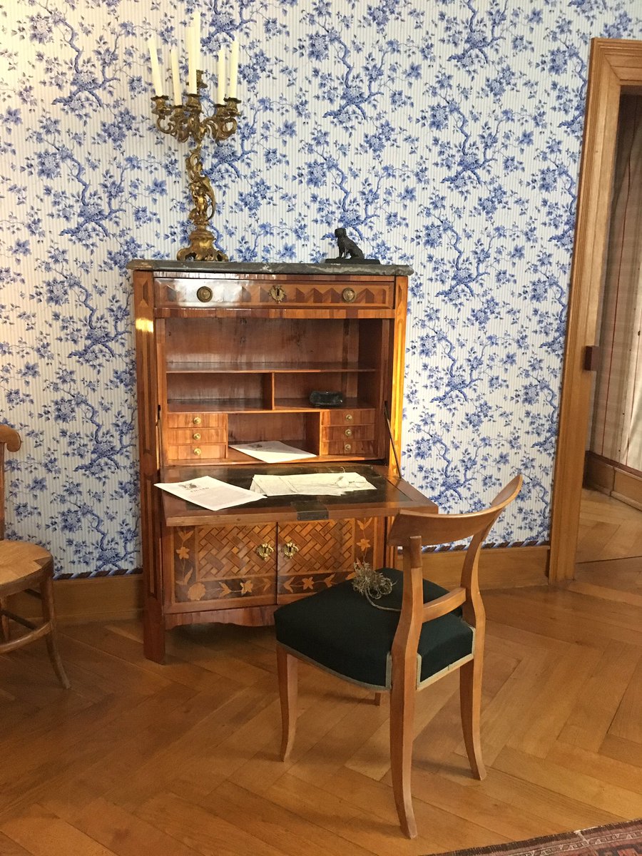 adriengoetz's tweet image. Quelle émotion de retrouver la chambre bleue de la jeune @MathildeBonap au château d’#Arenenberg, dans cette maison d’exil qui est comme le creuset où s’est inventé le #SecondEmpire 🇫🇷🇨🇭🍊