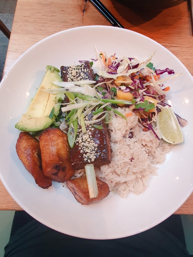 cocoavegan's tweet photo. Guise. Go to Muriel's. 

#vegan #raw https://t.co/o5PIQdjVdC