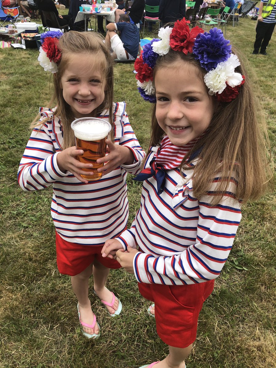 simongardiners's tweet photo. Fete Pique Nique is in full swing @Lashamvillage #villagelife #hampshire https://t.co/HQo9cpbIHA