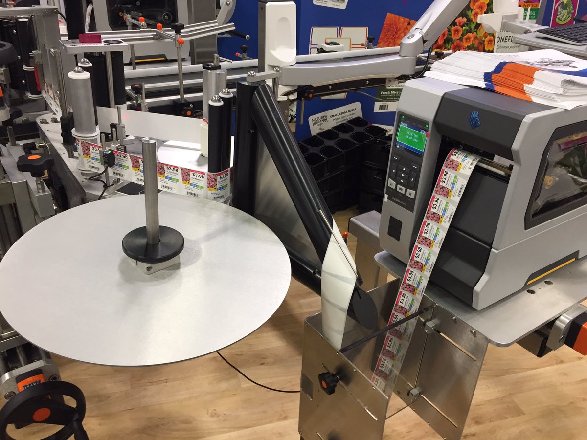Janeen_GG's tweet photo. Just got a look at @MPS_Hort new Rockline automated labeler. It looks like a big time-saver for growers. #Cultivate19 https://t.co/9VBjlOHNug