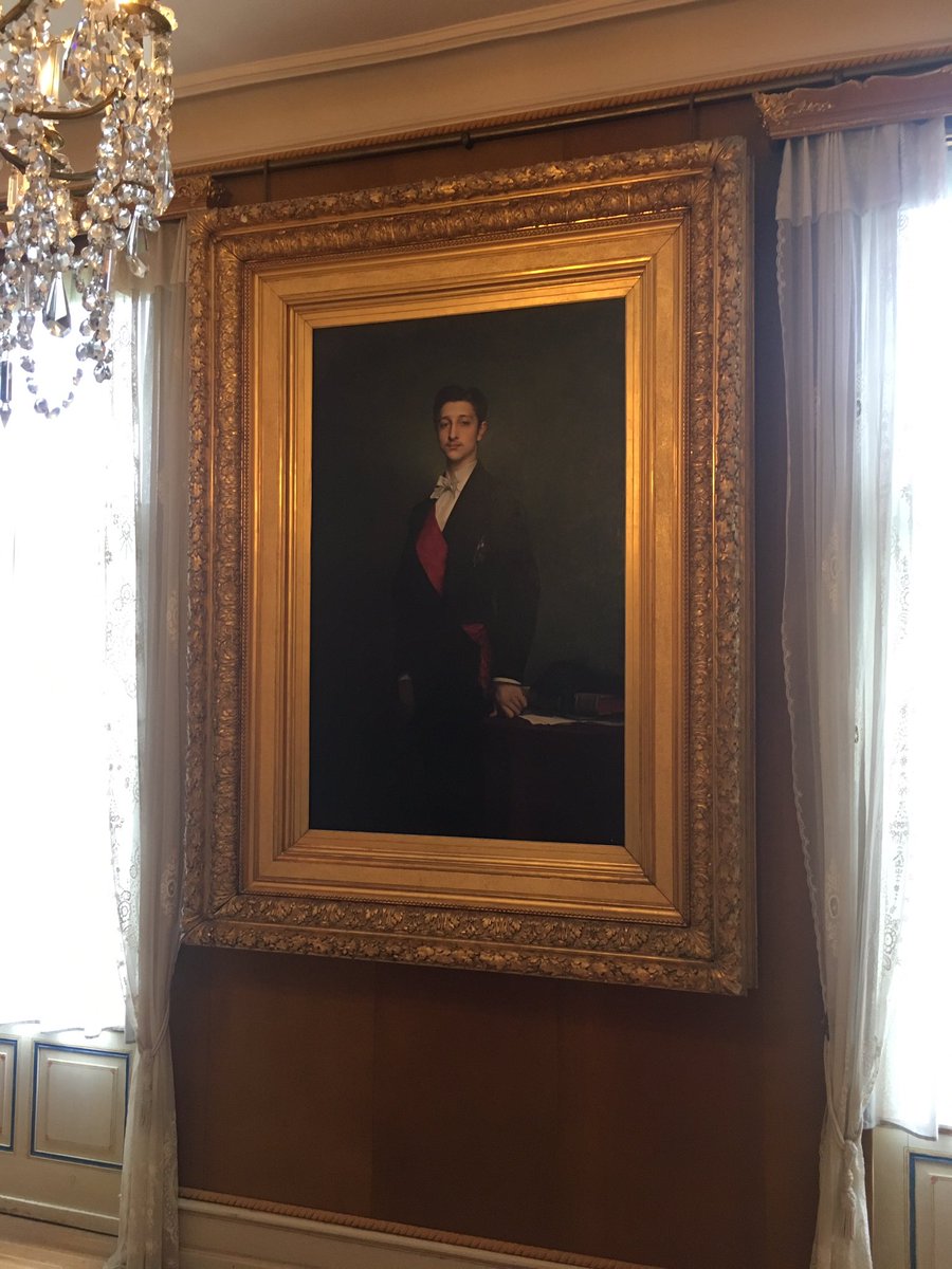 adriengoetz's tweet image. Parmi les fantômes d’#Arenenberg sur le rivage du Bodensee, rassemblés par Hortense, Mathilde et Eugénie : Napoléon Ier, Napoléon II, Napoléon III et Napoléon IV 🇫🇷🇨🇭