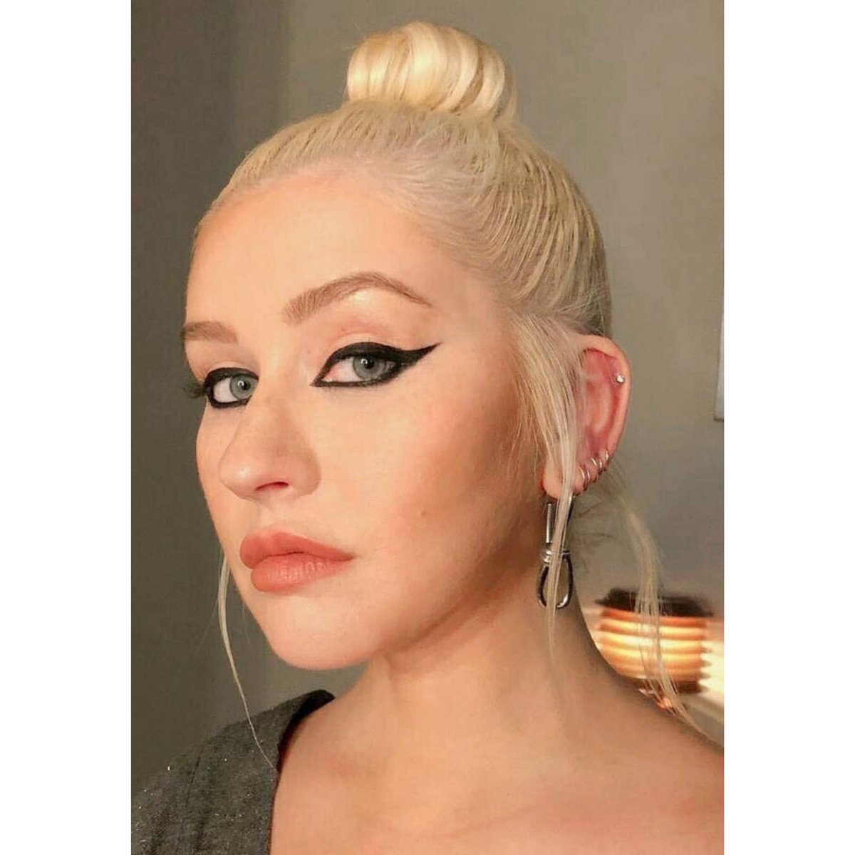 KarlosXtina's tweet photo. EDIT vs ORIGINAL • what do you guys think? Be honest. #Xedit #Xtina #Fighters https://t.co/WjbB4L2zJ5