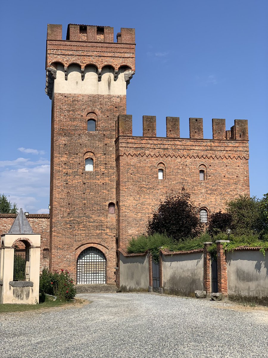 viaggiaescopri's tweet photo. Ultima tappa, oggi, della #ReteMusealeBiellese, è Castello Vialardi a #Verrone.
Questo antico mutilato presenta sezioni edificate o restaurate in epoche differenti, testimoni della sua antica grandezza.
Qui si trova l’Ecomuseo della Civiltà Contadina
#ExploreBiella #Biella https://t.co/iFniN5051W