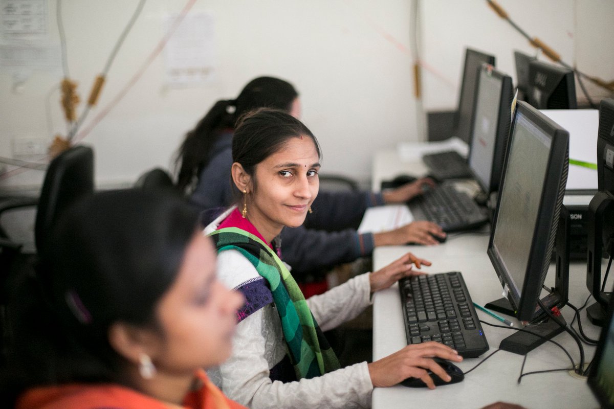FreeD_org's tweet photo. Technology has forever changed the jewellery industry, and we hope, that equipping our students with future-proof skills, they will be able to shape the ever evolving sector 🙌 https://t.co/FjrmhvfYWS https://t.co/emYuQlby2o