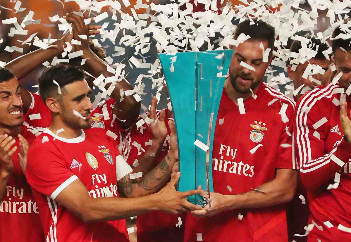 Começamos a pré-temporada com o pé direito! Que seja o primeiro de muitos neste ano! 🚩🦅 #PeloBenfica #TaçaHospitaldaLuz