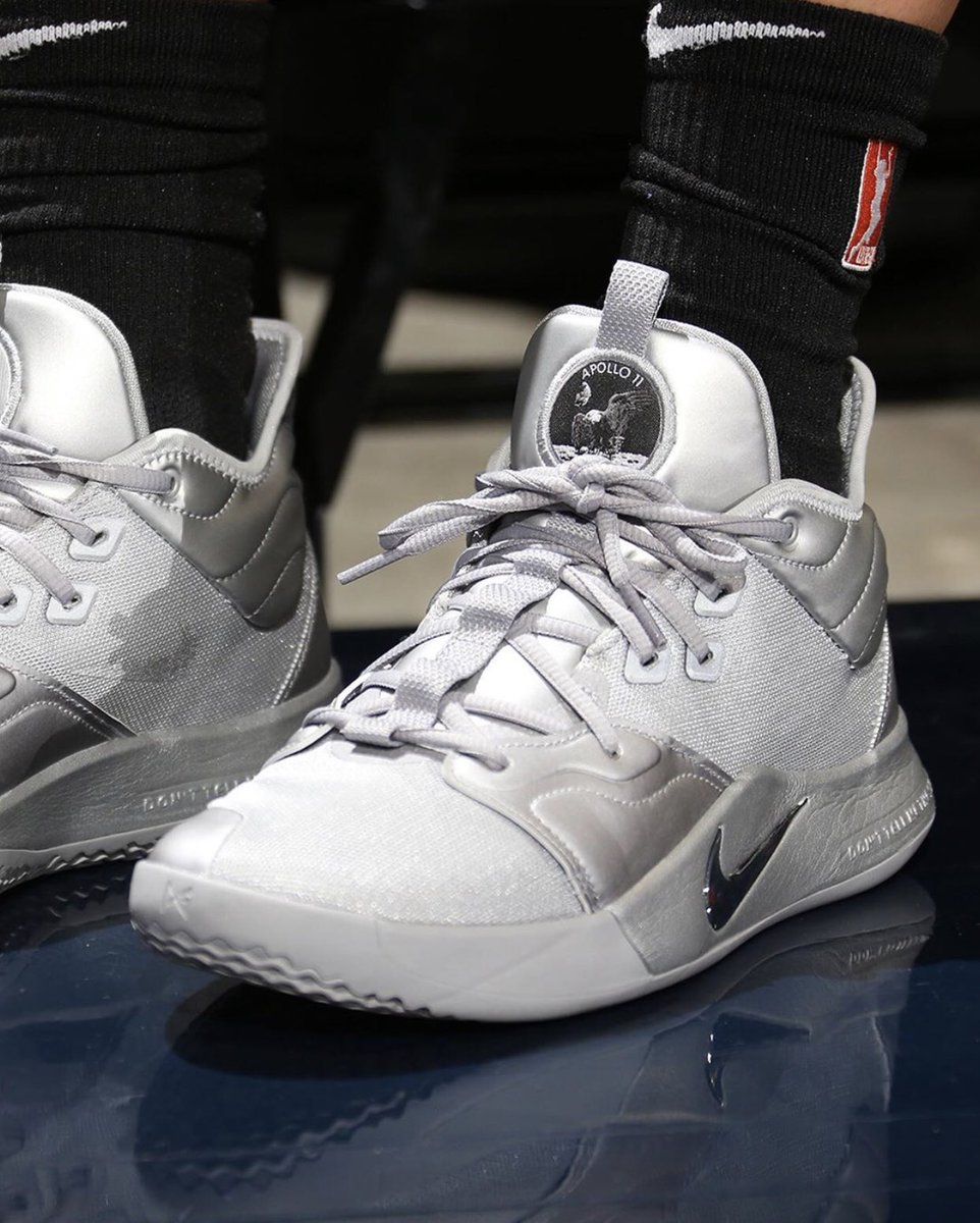 SportologyM's tweet photo. Los nuevos “NASA 50th” de Nike PG3 celebran los 50 años de la misión de Apollo 11. Los debuta en cancha Kayla McBride #WNBAKicks 👟 #NBAKicks 🚀🔥🚀 https://t.co/kkhbQ2x7F3