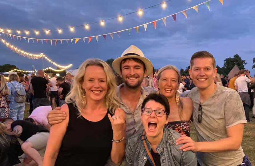 maryharristw's tweet photo. Enjoying the sounds of @Pubinthepark_ from my sunny garden. Thanks for such a great night! #pitptw #SunnyTunny (yes, embarrassingly I AM doing this ๐ค๐ฝ) https://t.co/AvmuLieM2A