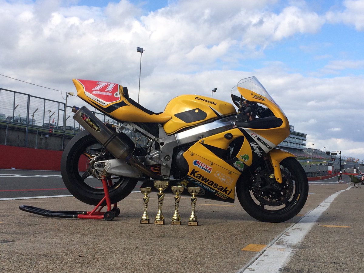 TeamSeventyOne's tweet image. A great weekend with ⁦@BemseeOfficial⁩ racing the #zx7r ⁦@Brands_Hatch⁩ GP circuit- personal best times for Ritchie- a 3rd, two seconds and a first place. 💪💪💪🏁 #happywiththat