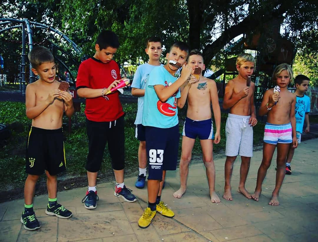 robert_coban's tweet photo. Za decu "Između dve vatre", za odrasle "Casablanca" #strandsummerfest @ Štrand Novi Sad https://t.co/MXQxeCoyq6