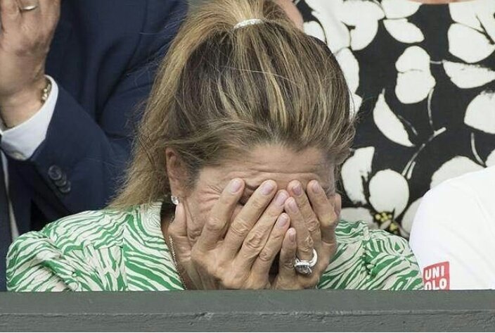 lochas_'s tweet photo. Todos somos Mirka Federer en estos momentos.

#WimbledonFinal https://t.co/x5ItwyD01o