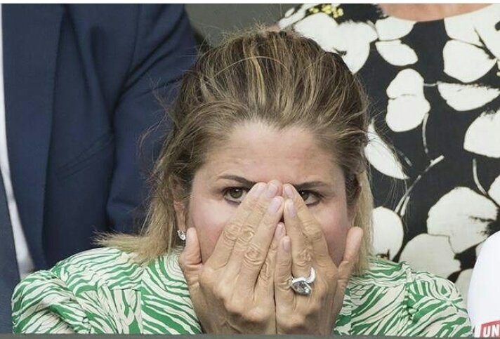 lochas_'s tweet photo. Todos somos Mirka Federer en estos momentos.

#WimbledonFinal https://t.co/x5ItwyD01o