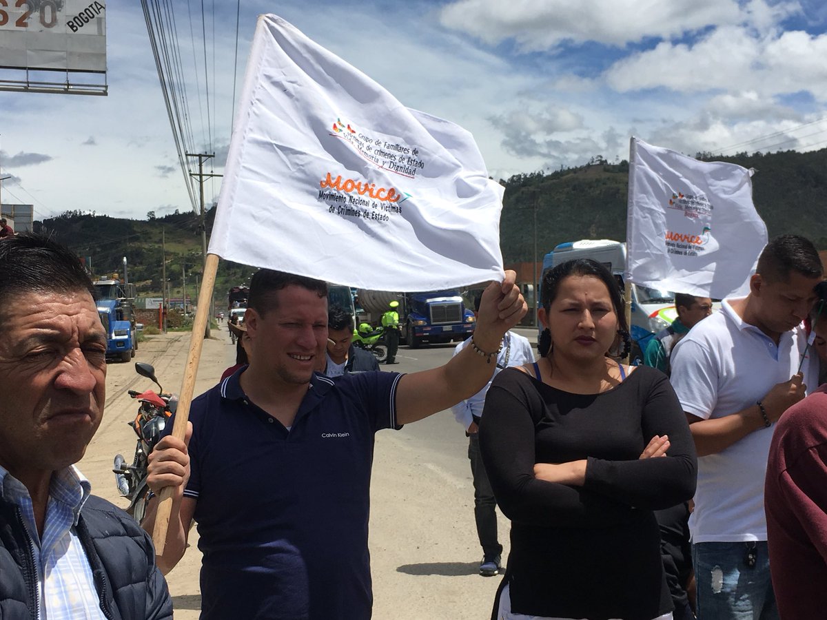 Movicecol's tweet photo. Con reporte del abogado que lleva el caso, finaliza homenaje a Luis Orlando Saiz, en el lugar en que fue asesinado hace tres años en Duitama (Boyacá). 

#SeValeProtestar https://t.co/nfsLBFczc2